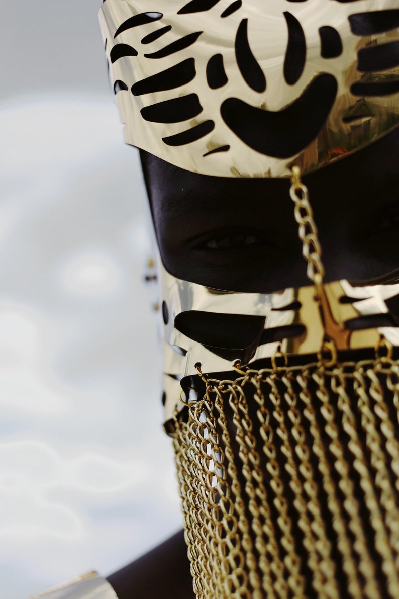 Men's mask with chains 