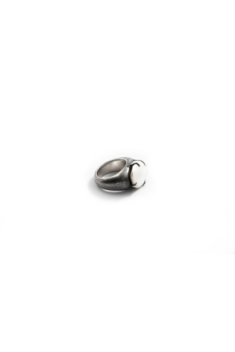 Литое кольцо из серебра с жемчужиной