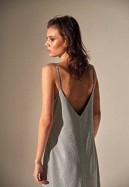 Платье-комбинация с вырезом на спине