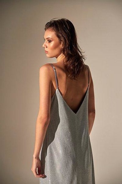 Платье-комбинация с вырезом на спине