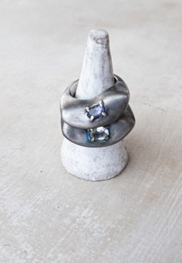Скульптурное кольцо серебро с кианитом