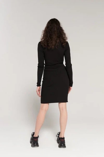 Трикотажное платье с вырезом (Черный)